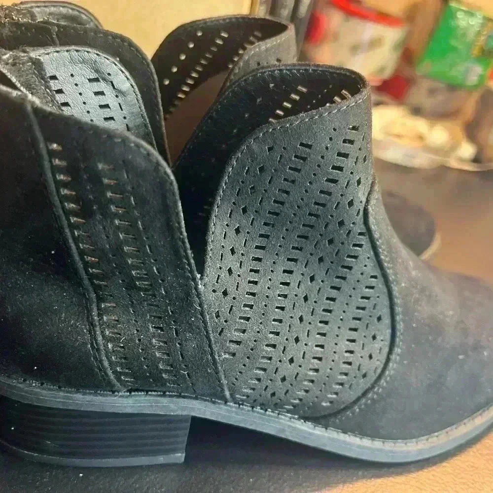 WOMENS NEW DIRECTIONS LIDA BLACK ANKLE BOOT SIZE 7 NEW